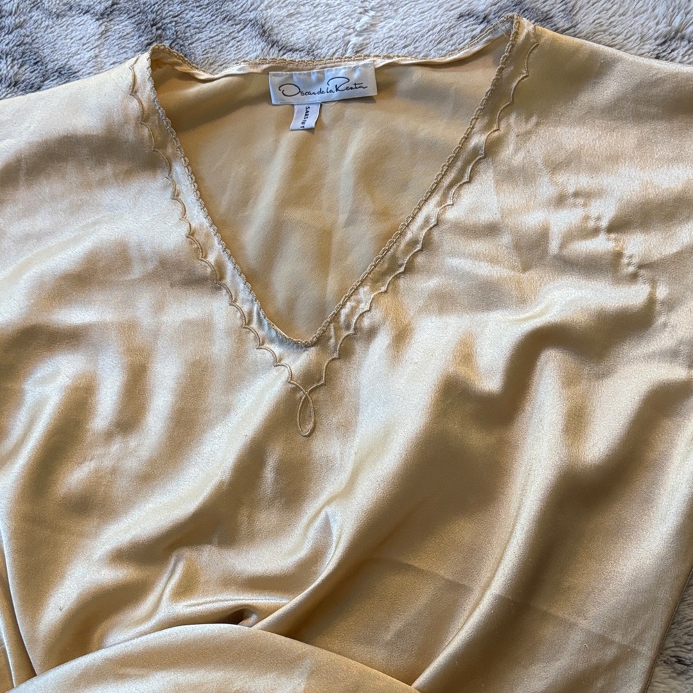 Oscar de la Renta Champagne Satin V-Neck night gown